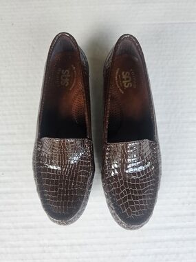 SAS Women’s Brown Croc-Embossed Leather Slip-On Loafers